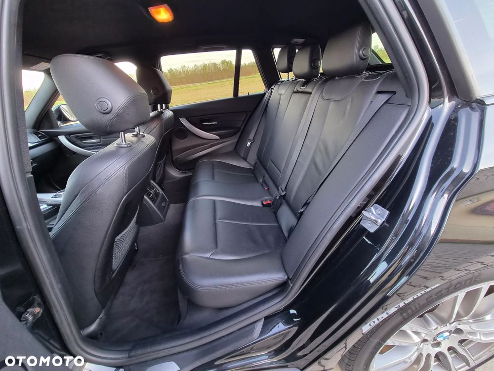 BMW Seria 3 320d xDrive Sport-Aut Sport Line - 32