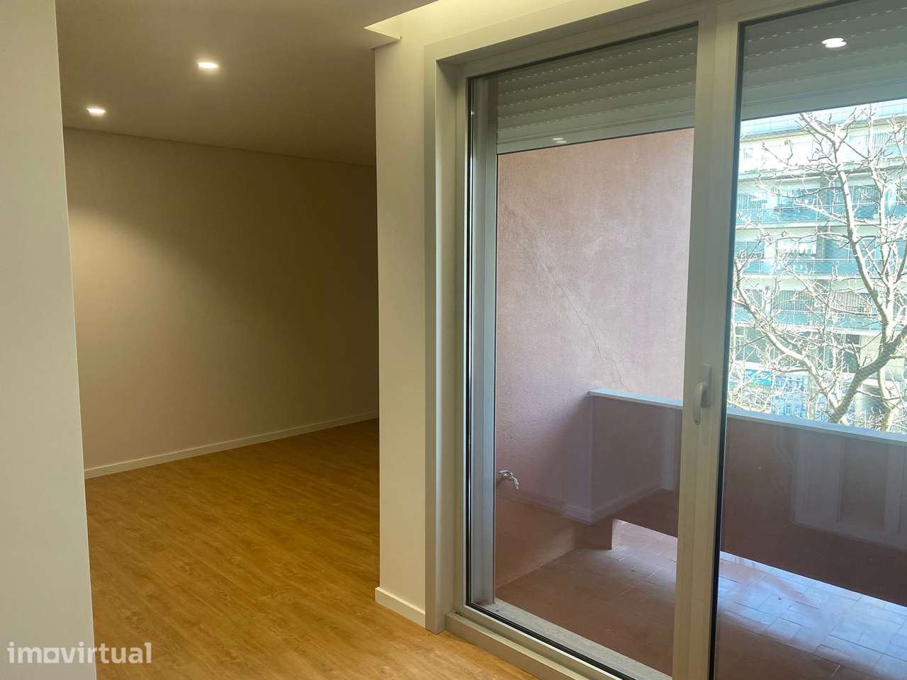 Apartamento T3+1 com 221m² totalmente remodelado – Centro de Barcelos - Grande imagem: 4/23