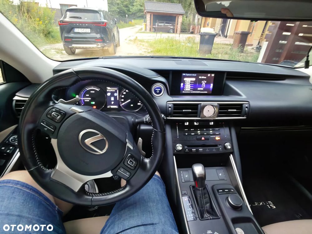 Lexus IS 300h Elegance EU6 - 17