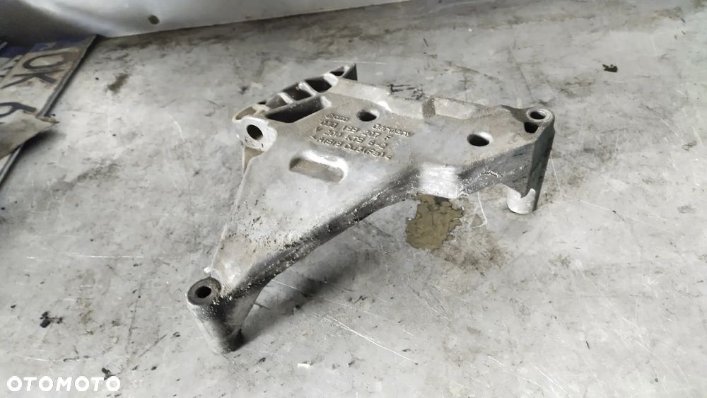 AUDI A3 S3 8P ŁAPA / MOCOWANIE SILNIKA 03G199207F - 1