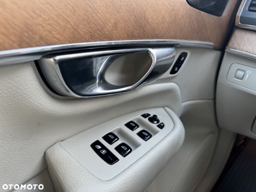 Volvo XC 90 B5 D AWD Momentum Pro - 33
