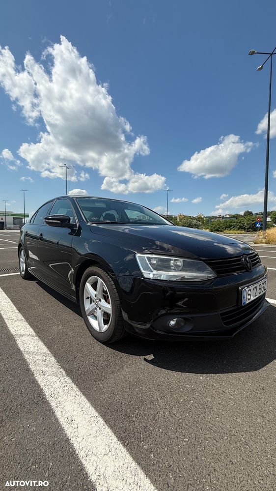Volkswagen Jetta - 2