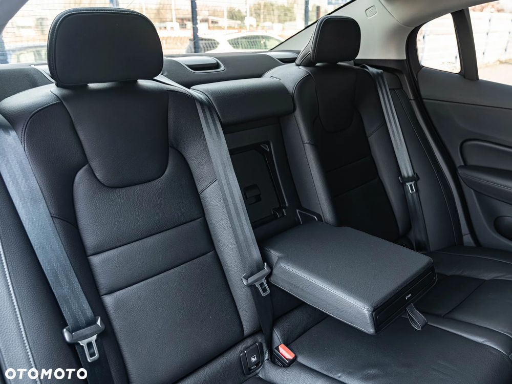 Volvo S60 B4 B DKG Plus Dark - 27