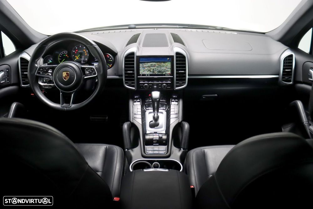 Porsche Cayenne - 29