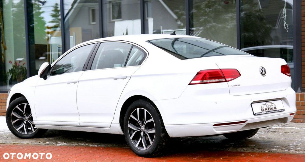 Volkswagen Passat - 8