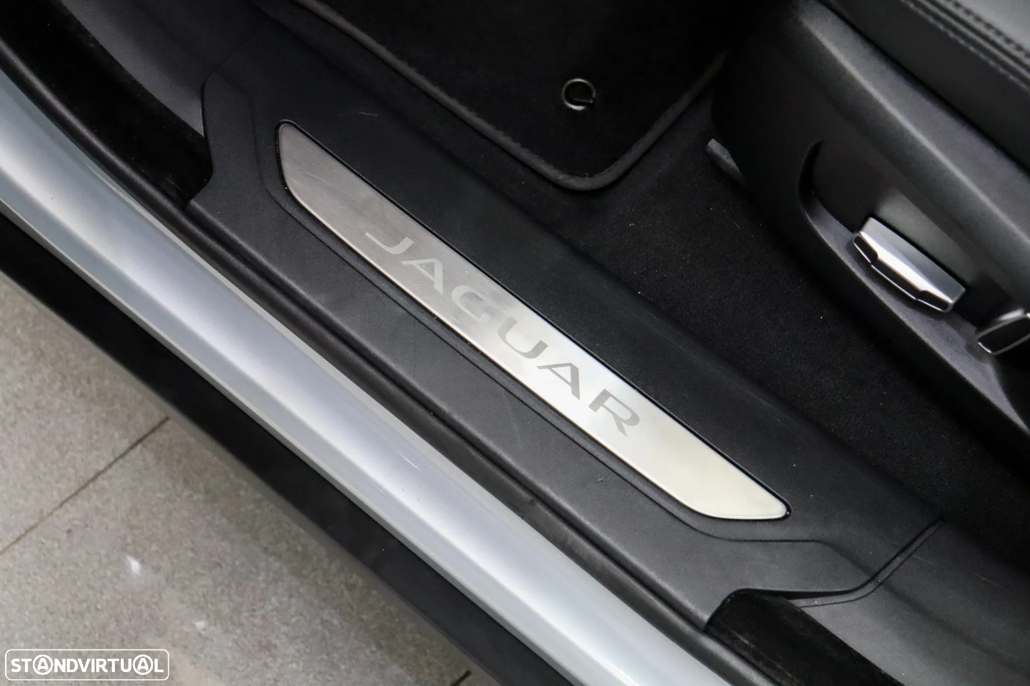 Jaguar F-Pace 2.0 P400e AWD R-Dynamic S - 9