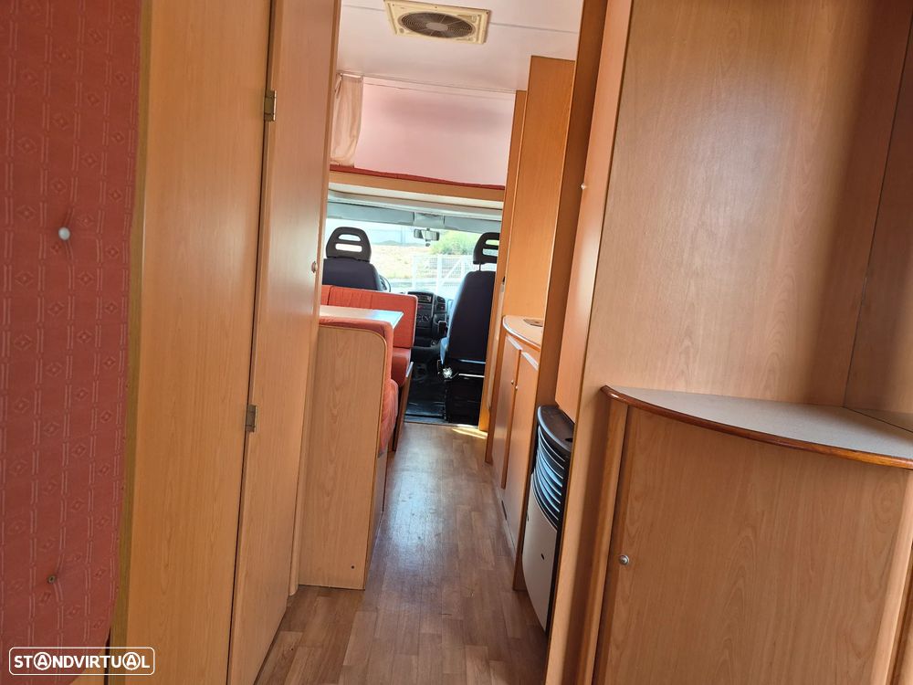 Sky Capuchine FIAT DUCATO 2.8 JTD  - SKY - 7 LUGARES - 6 DORMIDAS - 6
