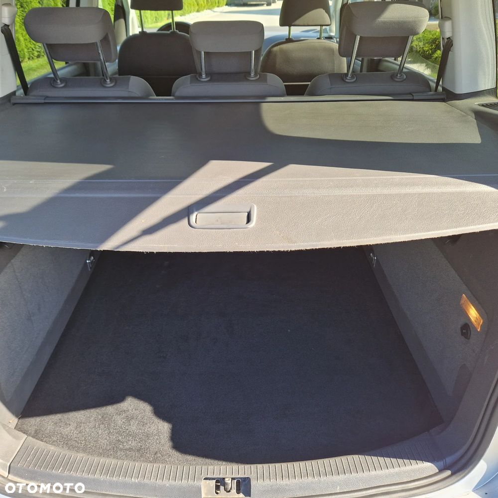Volkswagen Touran 2.0 TDI DPF R-Line Edition - 12