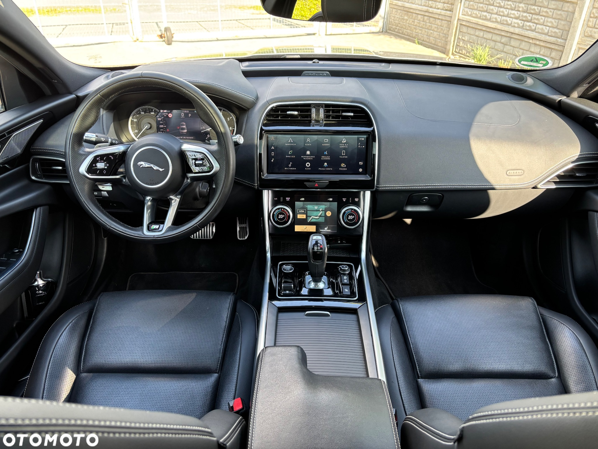 Jaguar XE 2.0 P250 R-Dynamic Black - 15