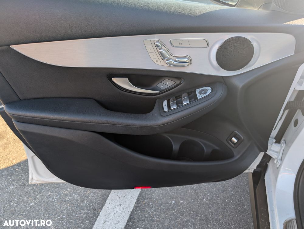 Mercedes-Benz GLC 300 4Matic 9G-TRONIC Exclusive - 35