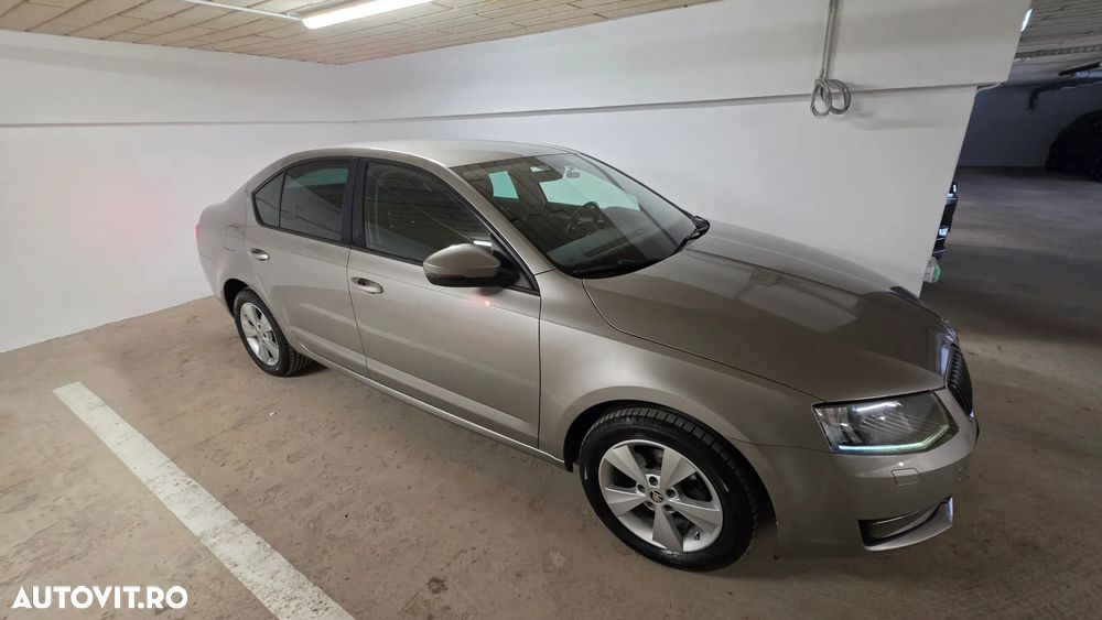 Skoda Octavia 1.6 TDI DSG Style - 6