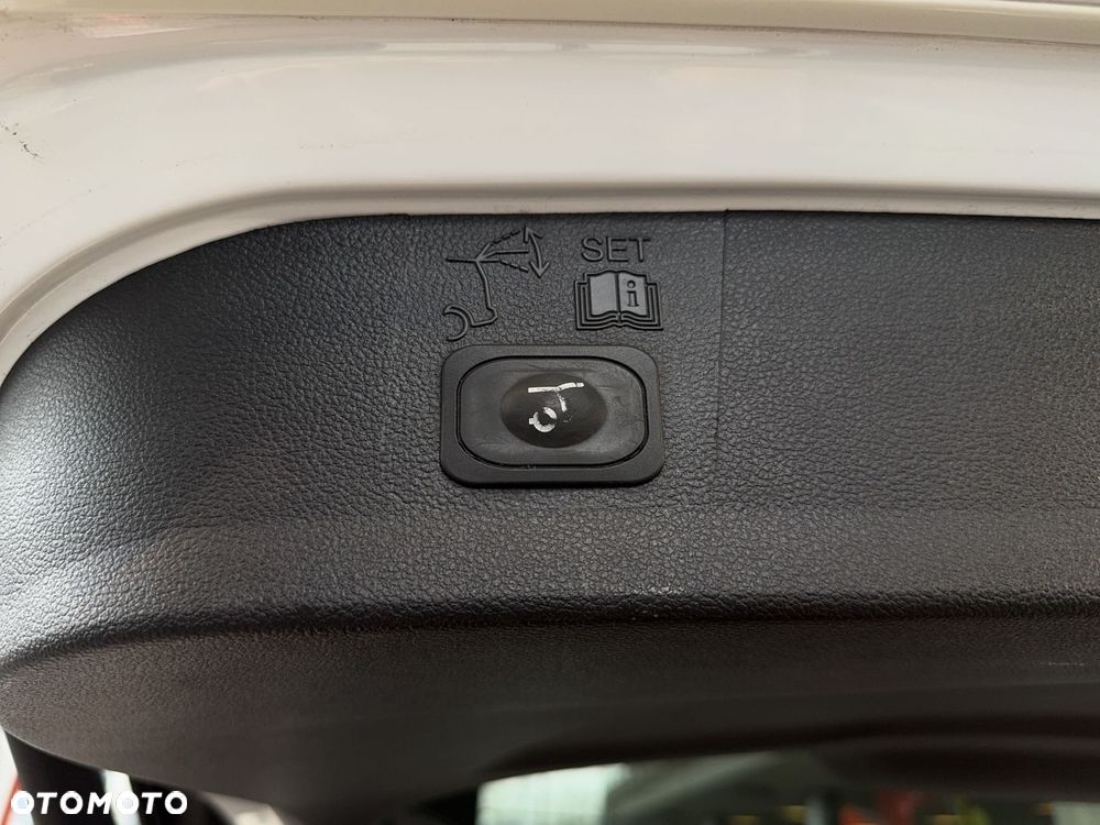 Ford Kuga - 16