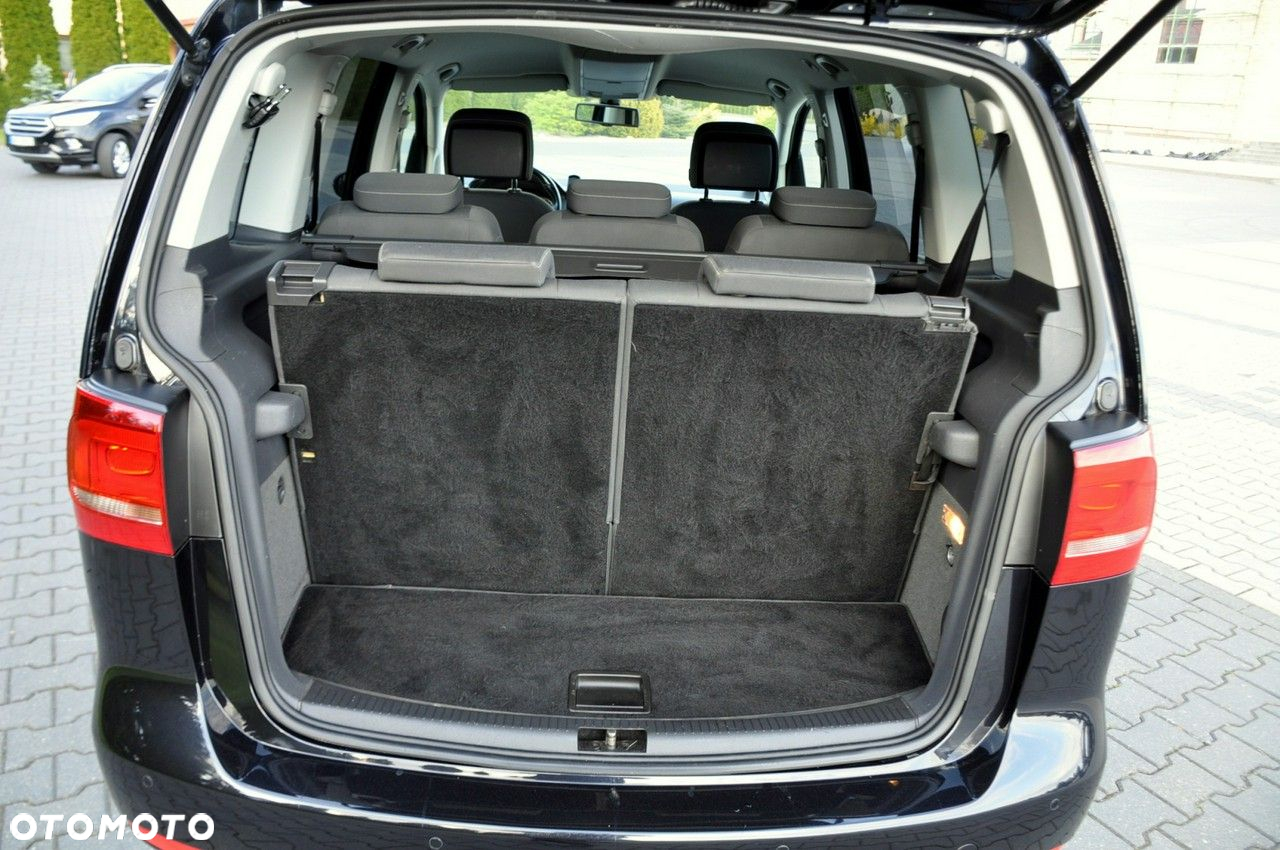 Volkswagen Touran - 38