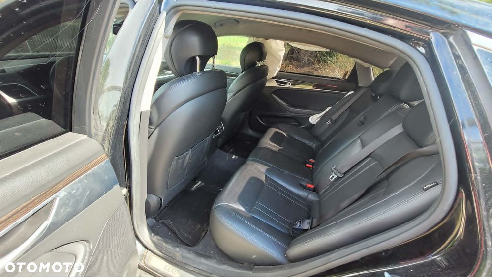 Hyundai Genesis - 7