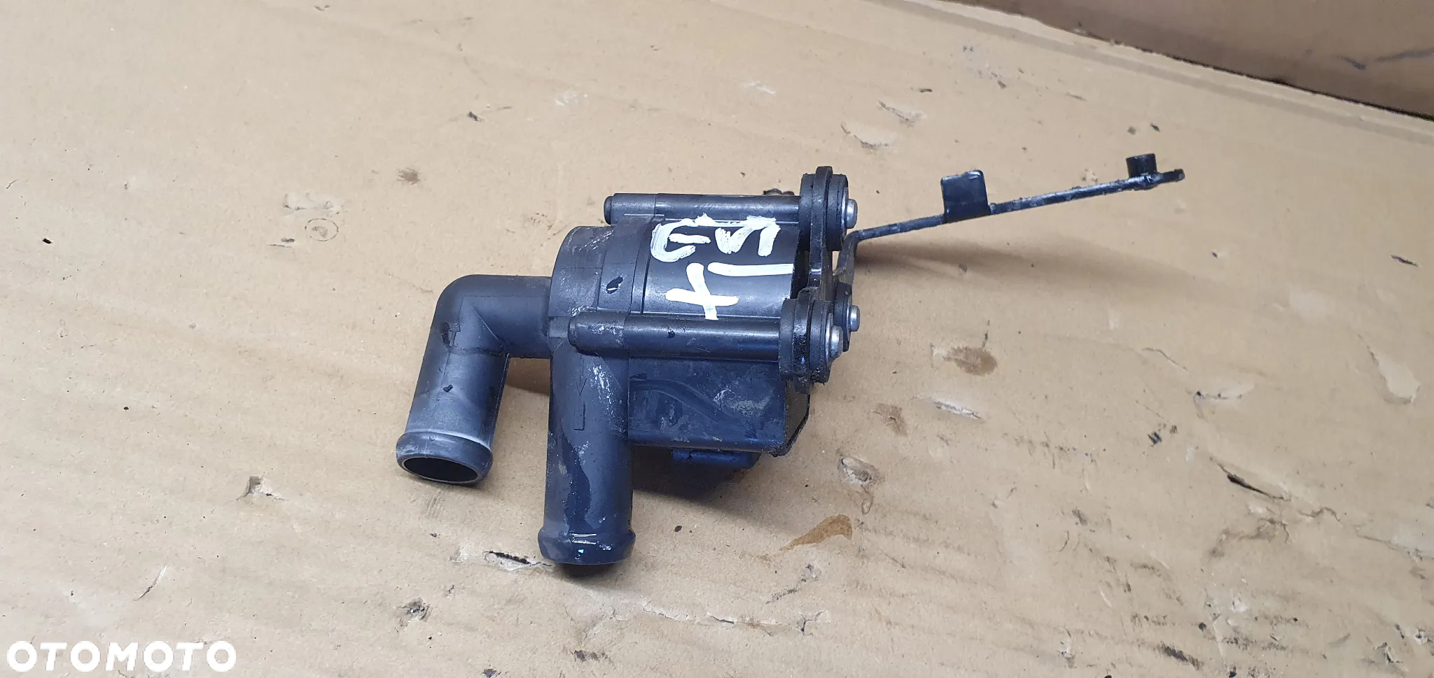 Dodatkowa pompka obiegu wody elektrozawór VW Golf VI 6 Plus 1.6 TDI 5N0965561 - 2