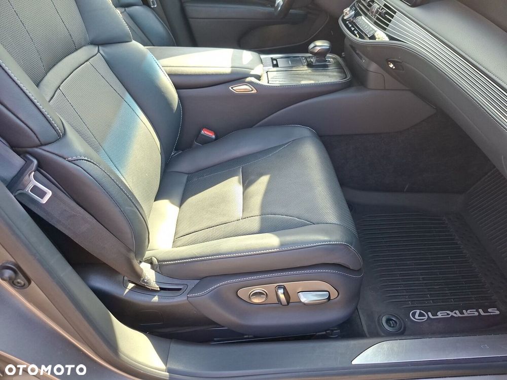 Lexus LS - 19