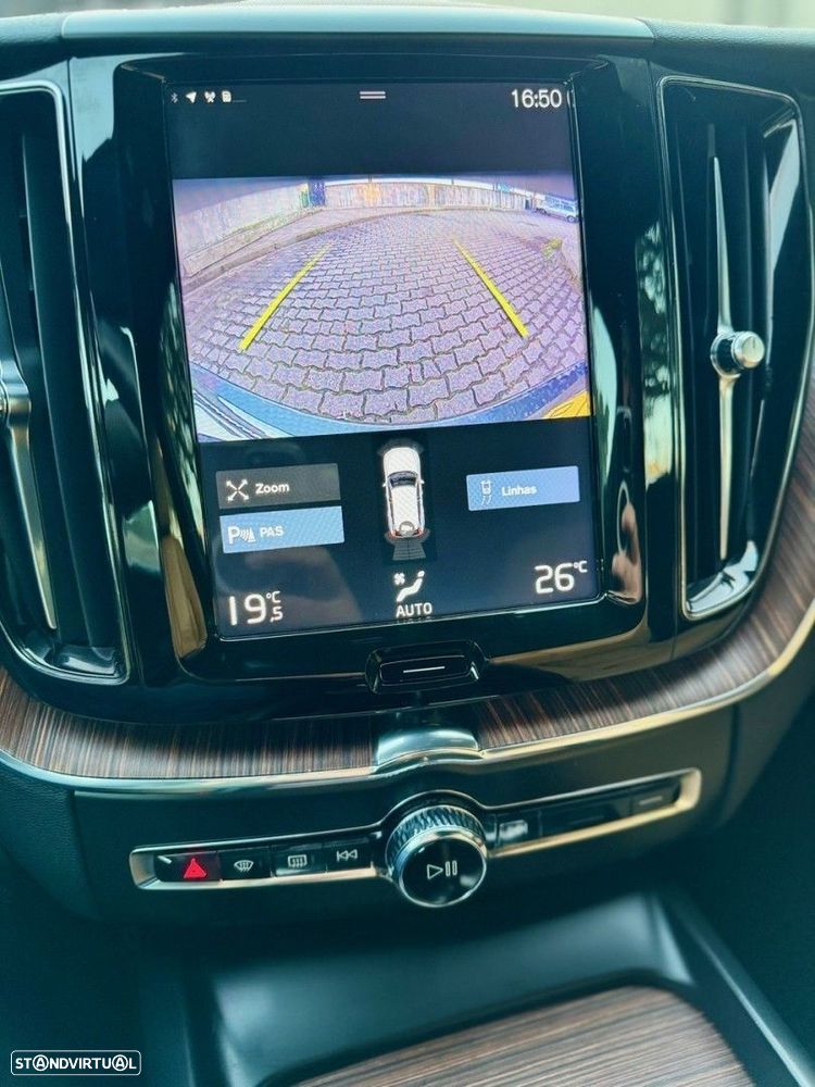 Volvo XC 60 2.0 T8 PHEV Momentum Plus AWD - 9