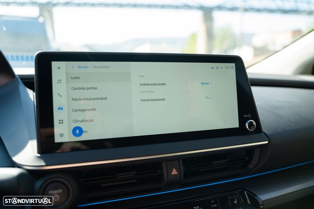 Toyota Prius 2.0 Plug-in Luxury - 21