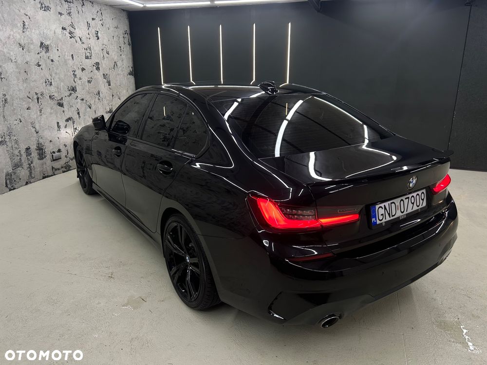 BMW Seria 3 330i M Sport - 13