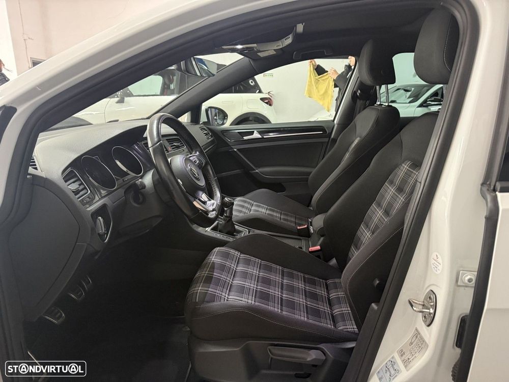 VW Golf 2.0 TDI GTD - 13