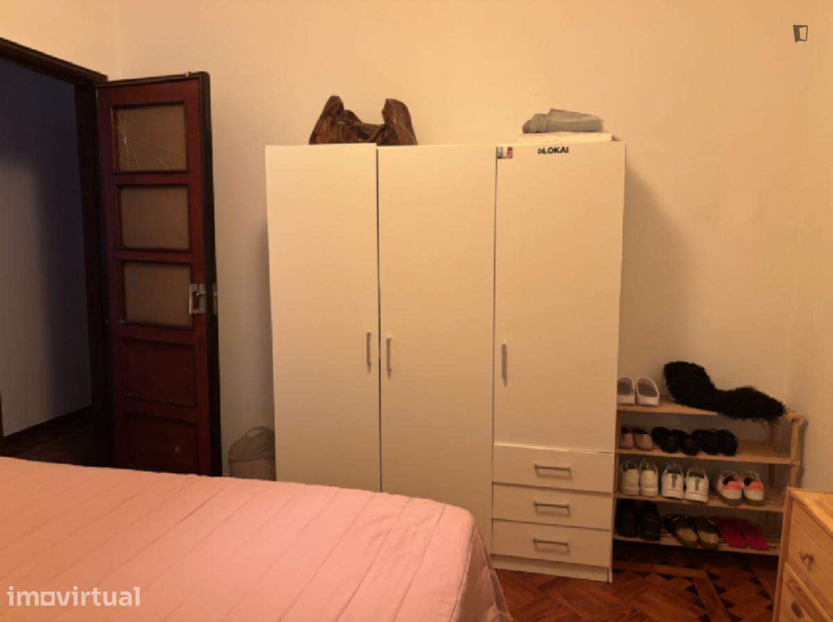 Quarto - localizado em Almada Lisbon - Grande imagem: 5/11