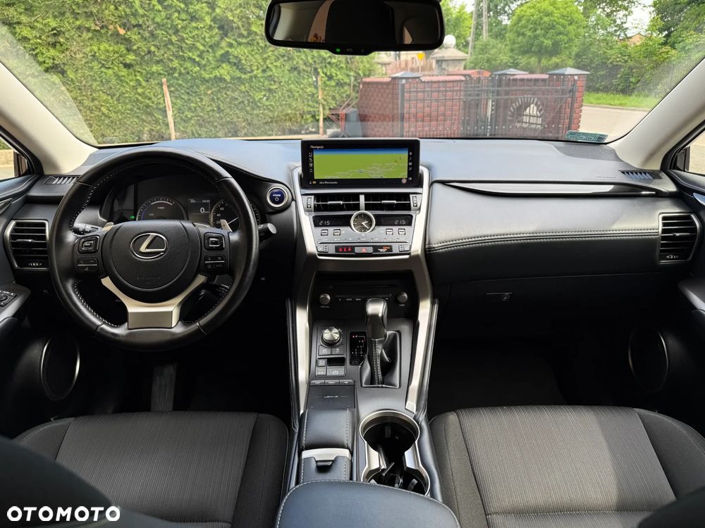 Lexus NX 300h Business Edition AWD - 3