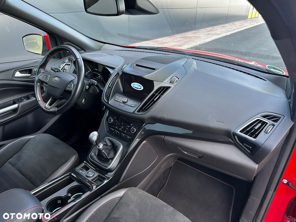 Ford Kuga 1.5 EcoBoost 2x4 ST-Line - 23