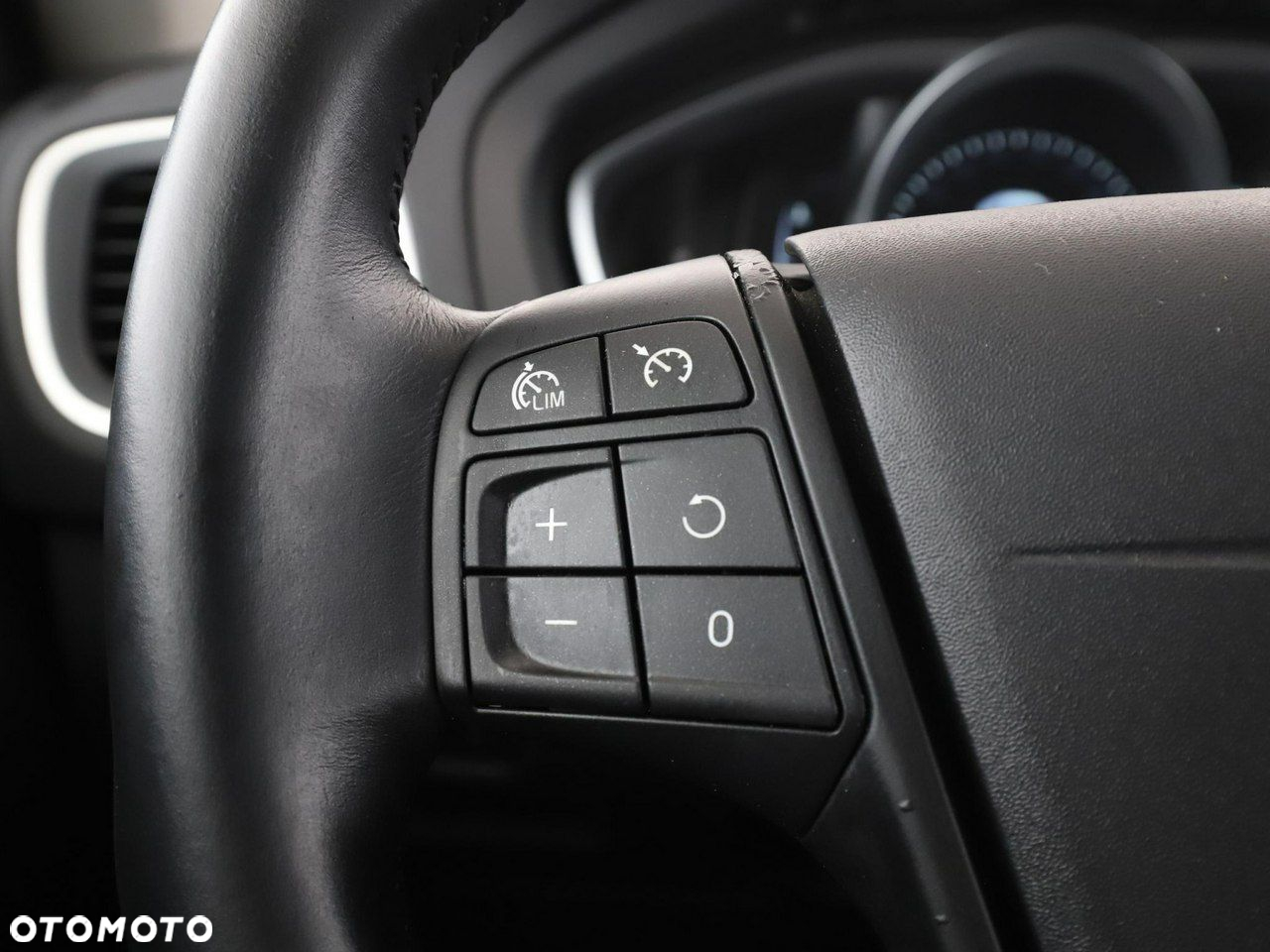 Volvo V40 D2 Summum - 28