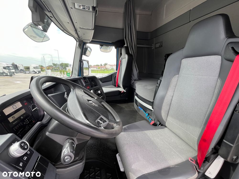 Renault T440 Sleeper Cab ADR - 12