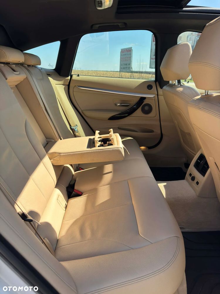 BMW Seria 3 330i xDrive M Sport - 8