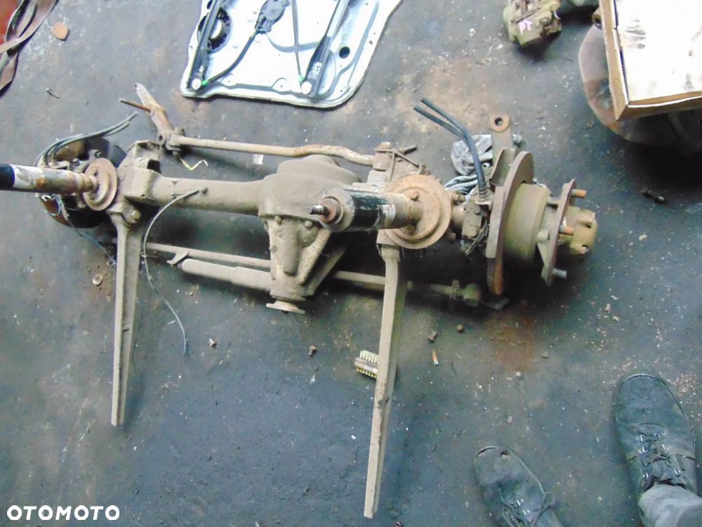 silnik Land rover 89 rok 4,4 v8 benzyna i inne części ceny w opisie - 1