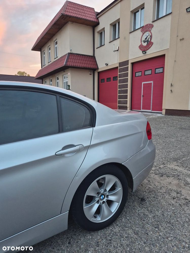 BMW Seria 3 318i - 11
