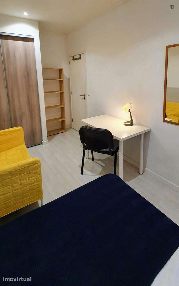 Quarto - localizado em Baixa Coimbra - Grande imagem: 3/13