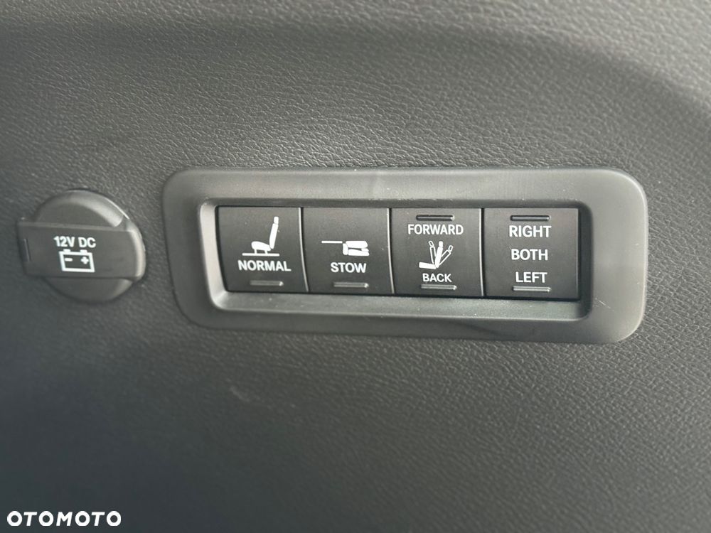 Chrysler Pacifica - 33