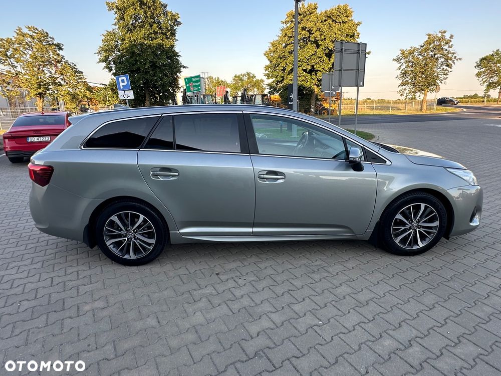 Toyota Avensis Touring Sports 1.8 Comfort - 9