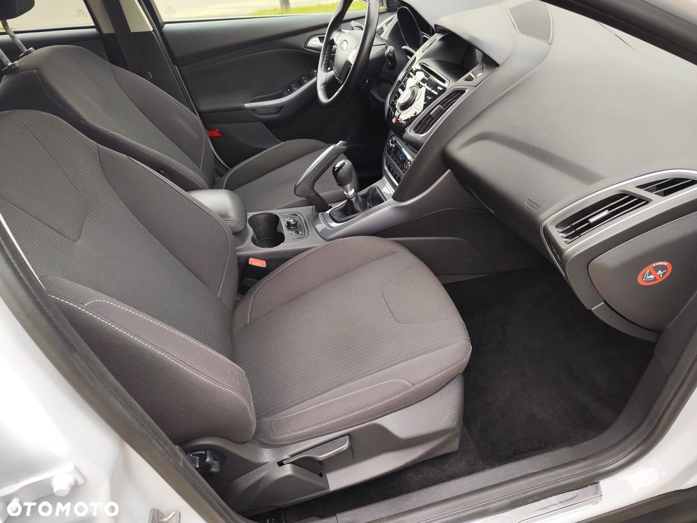 Ford Focus 2.0 TDCi DPF Titanium - 6