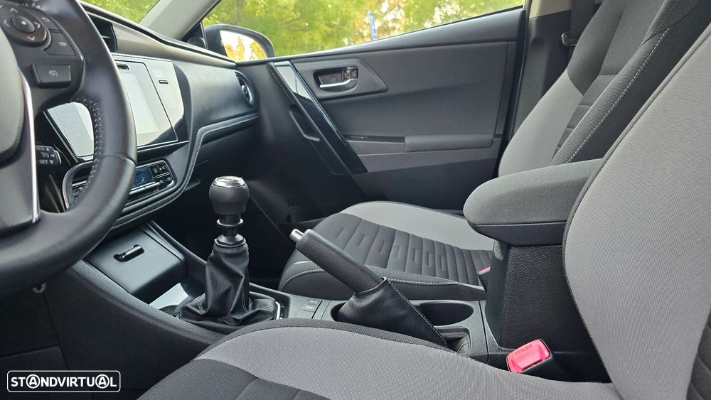 Toyota Auris 1.2T Comfort+Pack Techno +P.Sport — fotografia 39