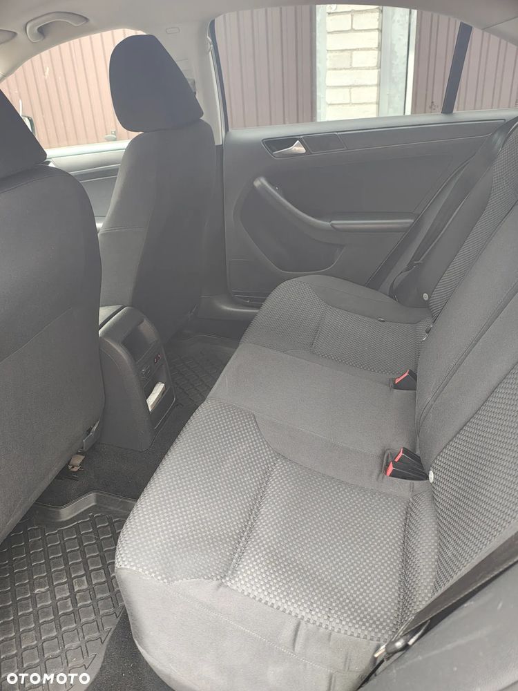 Volkswagen Jetta - 13