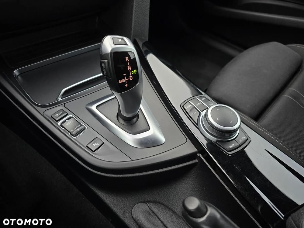 BMW Seria 3 320d xDrive Sport Line - 19