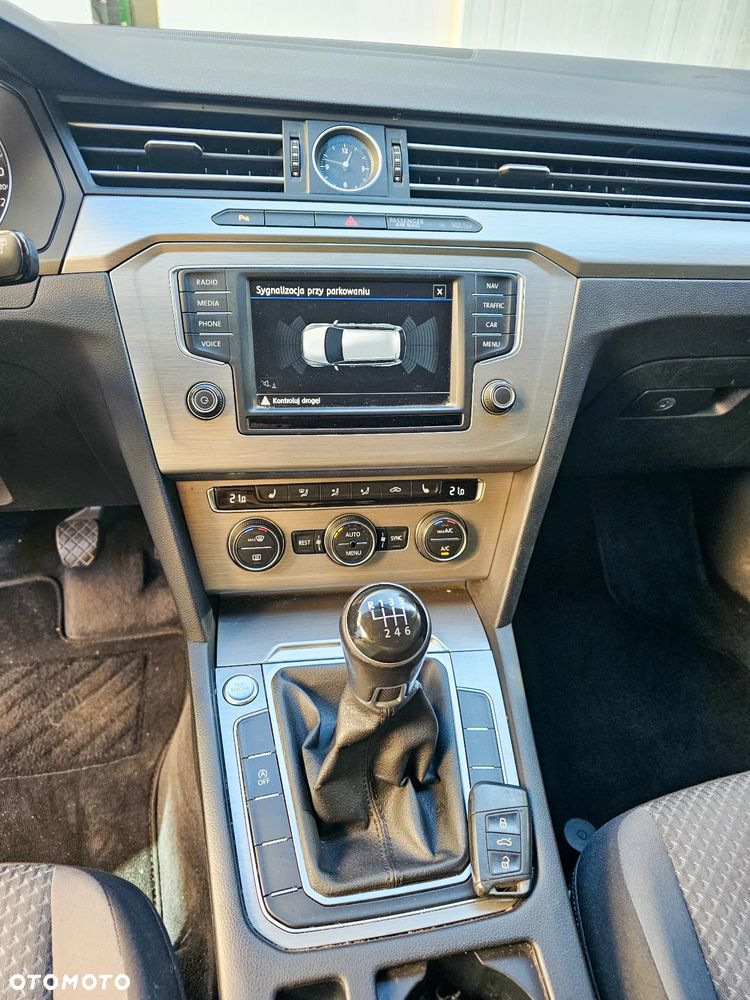 Volkswagen Passat 1.6 TDI BMT Comfortline - 8