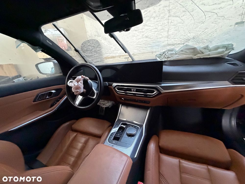 BMW Seria 3 330e M Sport - 9