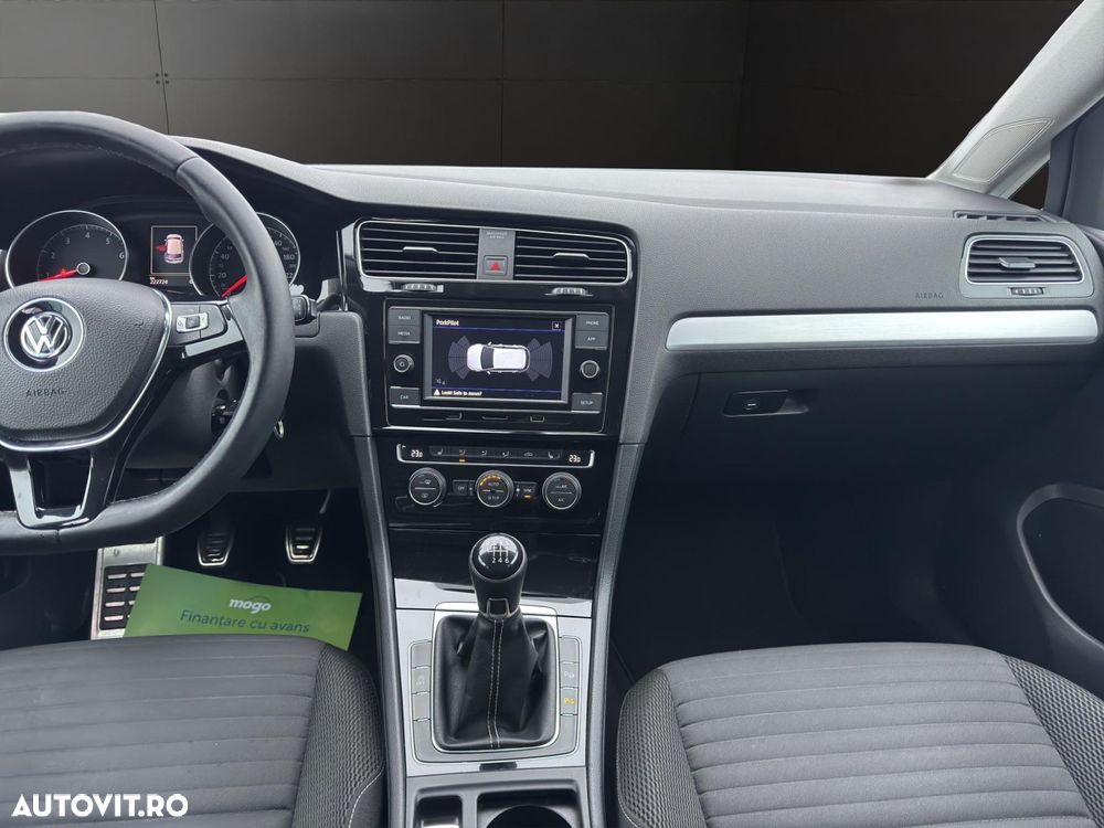 Volkswagen Golf - 10