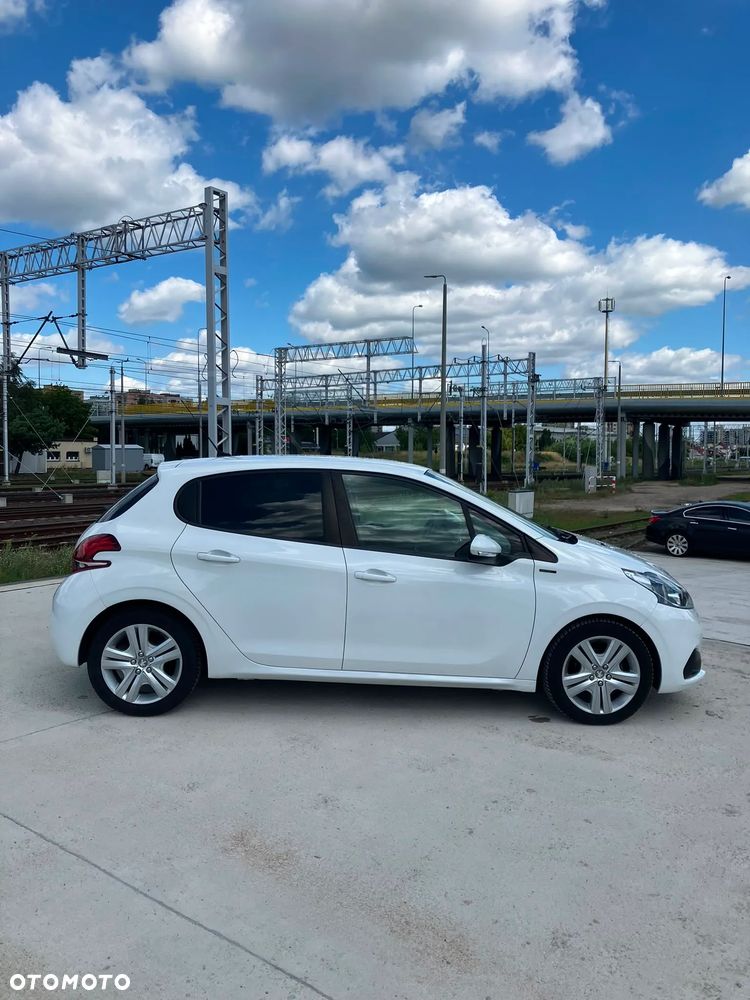 Peugeot 208 1.2 PureTech GPF Signature S&S - 7