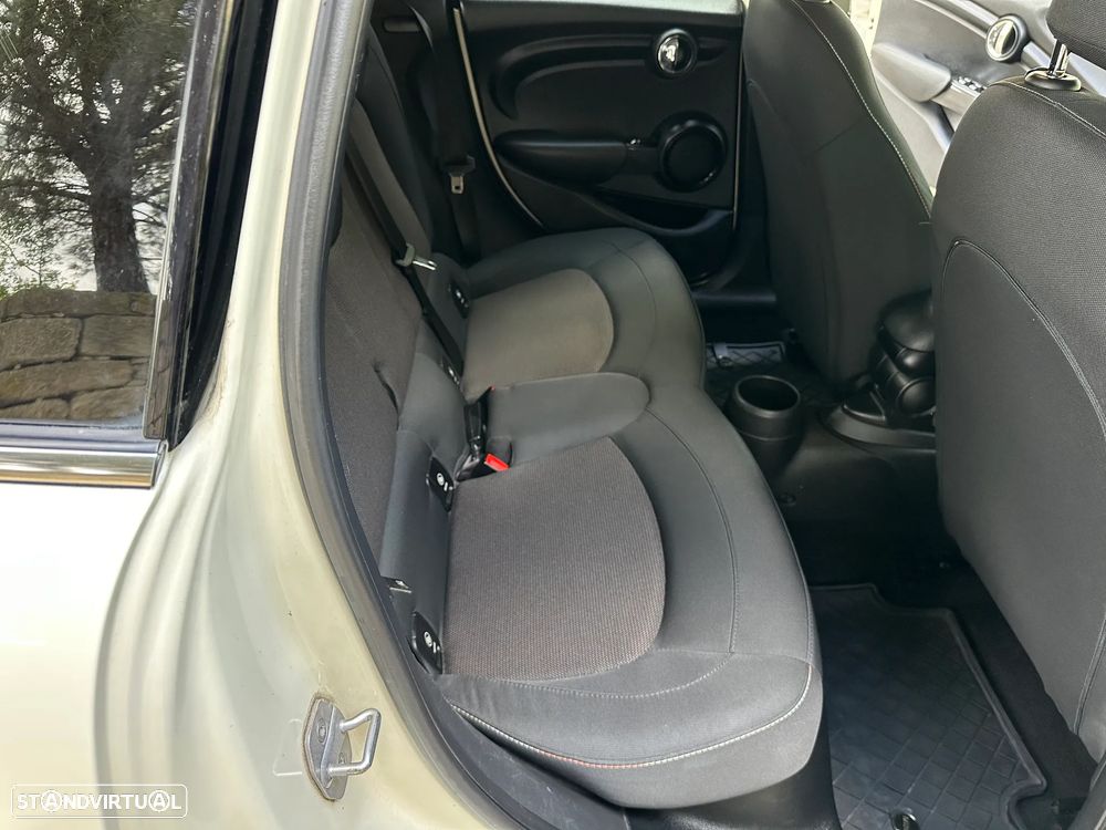 MINI 5 Portas Cooper D - 37