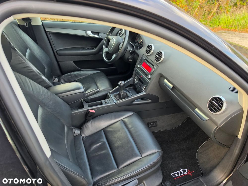 Audi A3 Sportback 1.6 TDI DPF Ambiente - 27