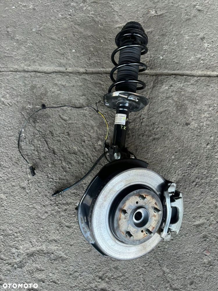 zwrotnica mcpherson prawy przód toyota yaris cross kros 2022-25 1.5 hybryda - 1