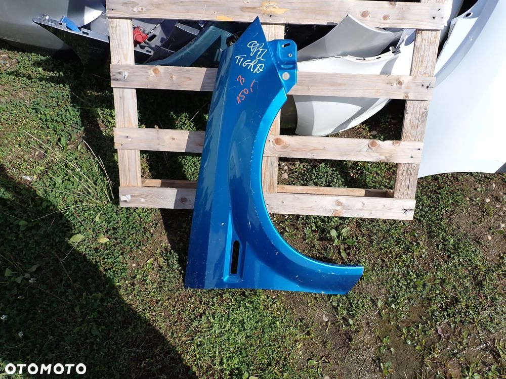 OPEL TIGRA B BŁOTNIK PRAWY PRZÓD