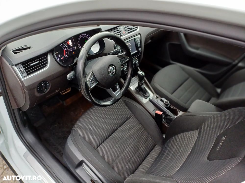 Skoda Octavia Combi Diesel 2.0 TDI 4X4 DSG Scout - 7