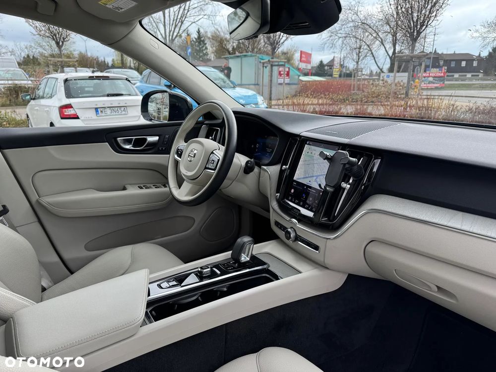 Volvo XC 60 B5 D AWD Plus Dark - 13