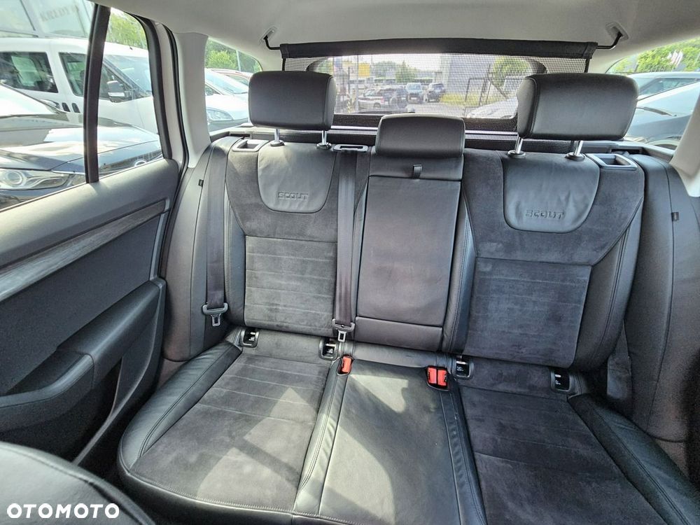 Skoda Octavia 2.0 TDI 4x4 DSG Scout - 26